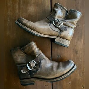 Frye- Veronica bootie rich brown leather buckle detail women’s size 9